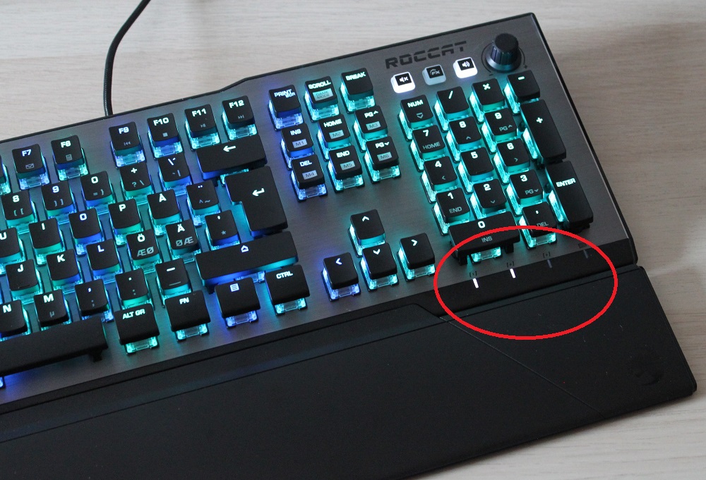 ROCCAT Vulcan 120 AIMO Caps, Num and Scroll lock indicator lights